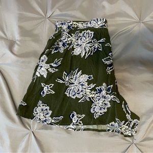 Abercrombie & Fitch flowy shorts with pockets.